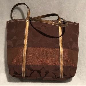 Coach • Signature Bucket Bag